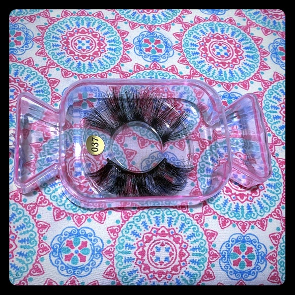 Eyelashes - Picture 1 of 3